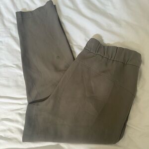 Lululemon on the fly pants woven sage green crop